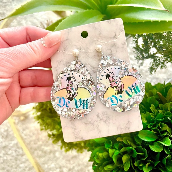 Cruella Deville Acrylic Dangle Earrings - Picture 3 of 5